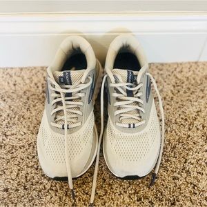 Women’s Brooks Shoes